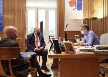 Με τον Πρωθυπουργό συναντήθηκε ο πρόεδρος της ΚΕΕΕ Ι. Χατζηθεοδοσίου