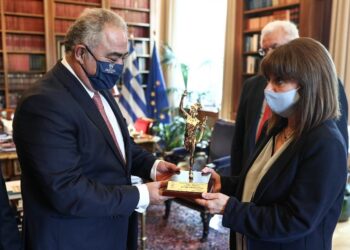 Στην Πρόεδρο της Δημοκρατίας αντιπροσωπεία της ΚΕΕΕ με επικεφαλής τον Γ. Χατζηθεοδοσίου