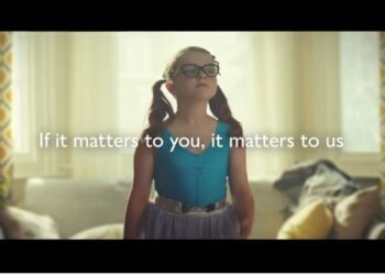 Μία ασφαλιστική διαφήμιση που αξίζει να δείτε (video)