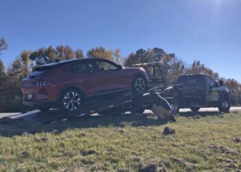 Οδική βοήθεια προκάλεσε ζημιά $25.000 σε ηλεκτρικό όχημα