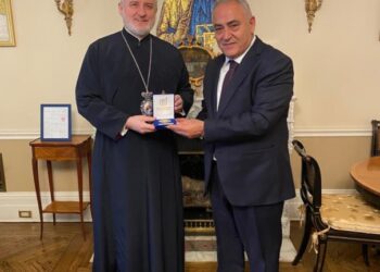 Συνάντηση Γ. Χατζηθεοδοσίου με τον Αρχιεπίσκοπο Αμερικής στη Νέα Υόρκη