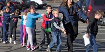 73 εκατ. θα δώσουν 4 ασφαλιστικές για την «σφαγή» στο Sandy Hook