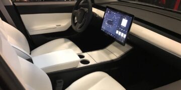 Έρευνα για 416.000 οχήματα Tesla και το “φανταστικό” φρενάρισμα