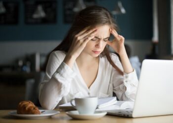 Πώς σχετίζεται ο πονοκέφαλος με την λοίμωξη από κορωνοϊό