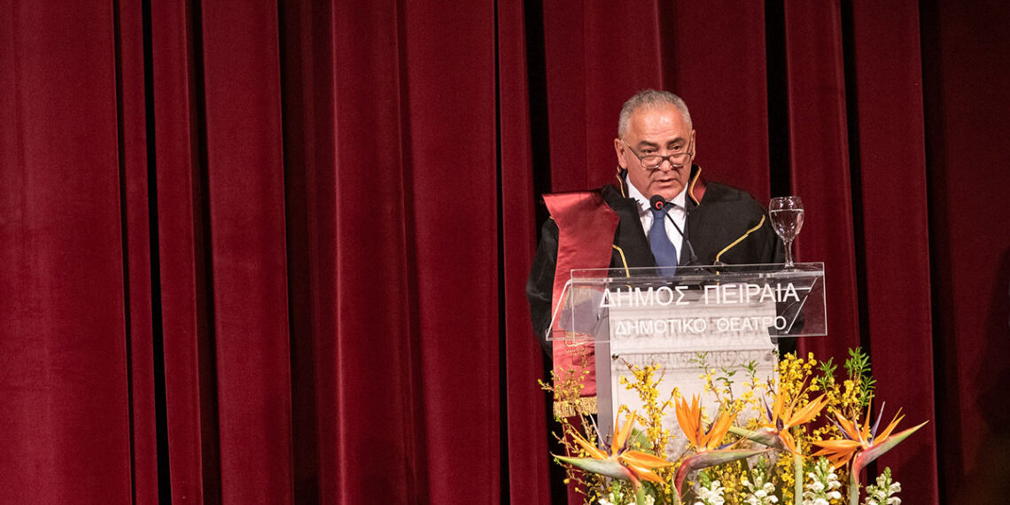 Αναγορεύτηκε Επίτιμος Διδάκτωρ του Πανεπιστημίου Πειραιώς ο Γ. Χατζηθεοδοσίου