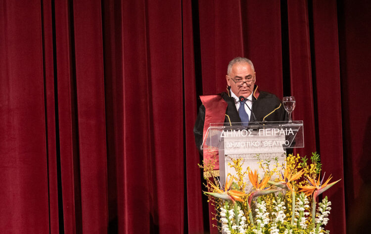 Αναγορεύτηκε Επίτιμος Διδάκτωρ του Πανεπιστημίου Πειραιώς ο Γ. Χατζηθεοδοσίου