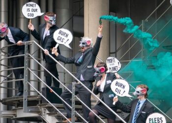 Στο στόχαστρο ακτιβιστών για την κλιματική αλλαγή οι Lloyd’s