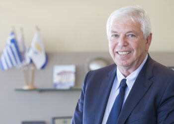 Υδρόγειος: Αποχαιρετιστήριο στον Λουκά Κορομπίλη