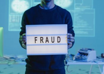 Λεία 80.000 δολαρίων σε προμήθειες με κλεμμένες  ταυτότητες ασφαλιστών  