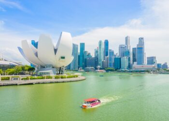 singapore-july-16-2015-view-marina-bay-marina-bay-is-one-most-famous-tourist-attraction-singapore