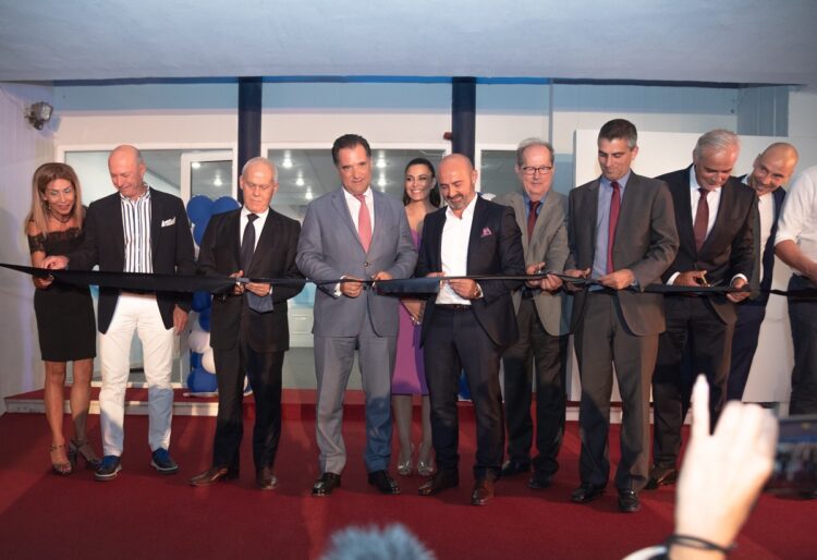 Δέσποινα Τσαγκάρη, Γιώργος Γκιώνης Δήμαρχος Λουτρακίου Αγ. Θεοδώρων και Περαχώρας, Νίκος Ταγαρας Υφυπουργός Ενέργειας Περιβάλλοντος, Άδωνις Γεωργιάδης Υπουργός Ανάπτυξης, Μαρία Τόκτωρ Μέτοχος της N.U AQUA και στέλεχος του ομίλου, Δημήτρης Μπαμπάκος Πρόεδρος Ν.U AQUA A.E, Παναγιώτης Νίκας Περιφερειάρχης Πελοποννήσου. Χρήστος Δήμας Υφυπουργός Ανάπτυξης και Καινοτομίας, Oliver Boekcman, Πέτρος Τζιτζικώστας Μέτοχος Ομίλου , Thomas Engles