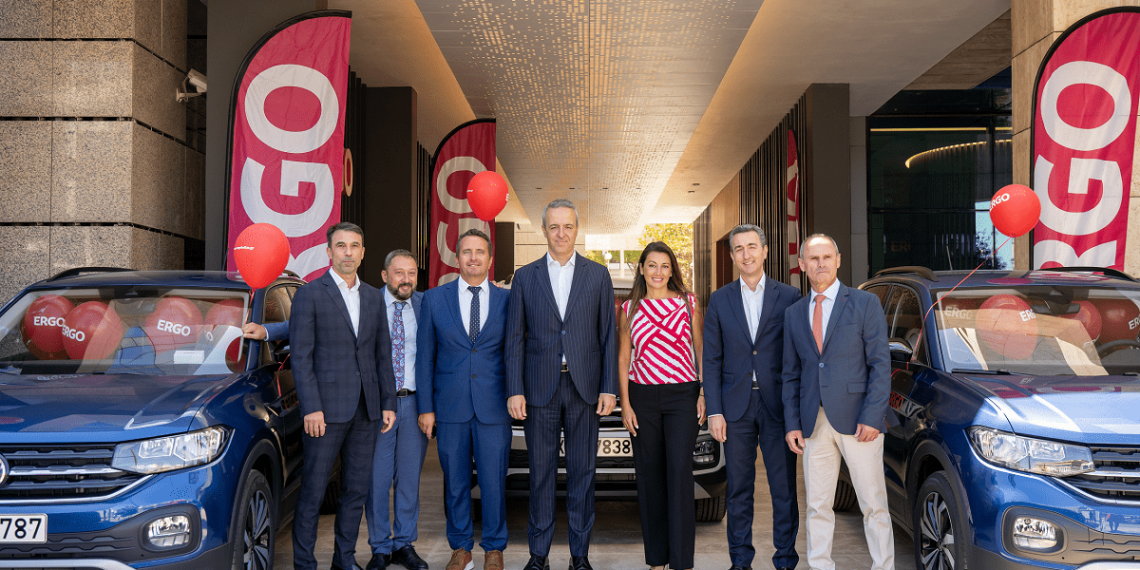 (Από αριστερά) Οι κ.κ. Αλέξανδρος Δόξας Προϊστάμενος Υποστήριξης Πωλήσεων, ο Επιθεωρητής Ανάπτυξης Πωλήσεων Δικτύου Εταιρικών Συνεργατών Θανάσης Καραρίζος, ο νικητής Γρατσούνας Γεώργιος, ο Νίκος Αντιμησάρης, CEO, η νικήτρια από το Δίκτυο Ανεξάρτητων Συνεργατών Σολομακάκη Κυριακή, ο Διευθυντής Πωλήσεων Εταιρικού Δικτύου Τάσος Παπαδόπουλος και ο νικητής Μάριος Πολυξενίδης