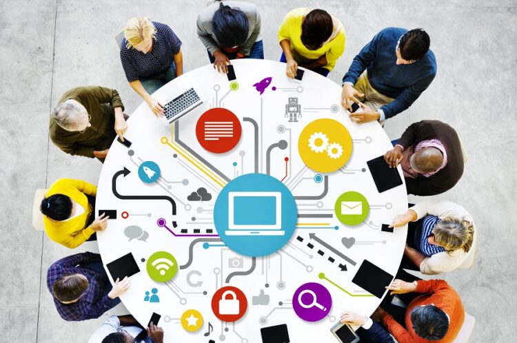 6 ώρες την μέρα σερφάρουμε στο ίντερνετ