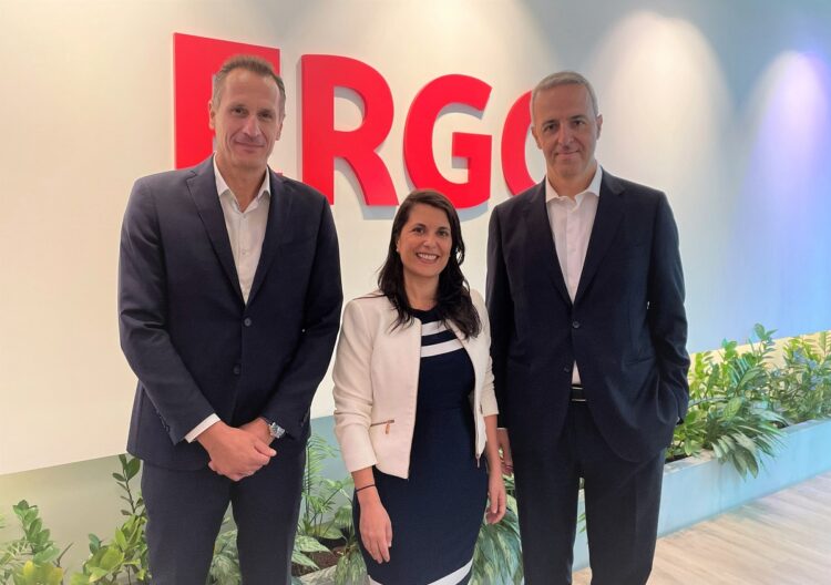 (Από αριστερά) Ο κ. Γιάννης Αθανασίου, Γενικός Διευθυντής της Eurosos Assistance, η κα. Leire Jiménez Ayesa, CEO της MAPFRE ASISTENCIA και ο Νίκος Αντιμησάρης, CEO της ERGO