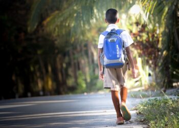 Οδηγός για γονείς: Ασφαλείς μαθητές στο δρόμο για το σχολείο