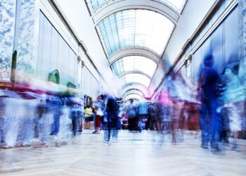 blurred-people-walking