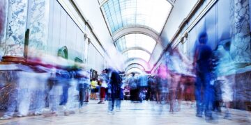 blurred-people-walking