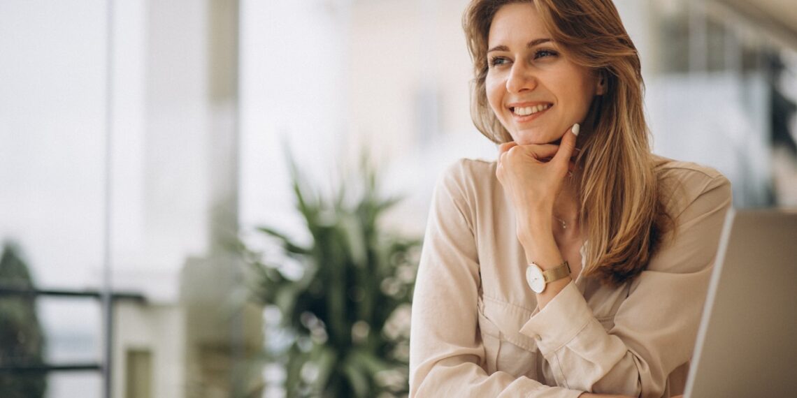 portrait-business-woman-working-laptop