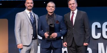 Οι κ. Δημήτρης Αποστολίδης & Γεώργιος Ταυλίκος με το 1ο βραβείο της κατηγορίας Sustainability Strategy