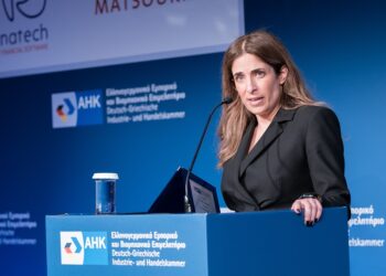 Το Ελληνογερμανικό Επιμελητήριο βράβευσε  τη Φ. Μιχάλη