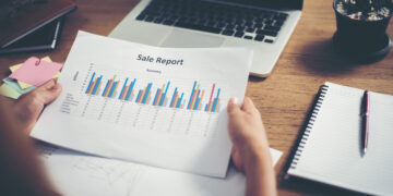 Πέφτει… ψαλίδι στην πραγματική ανάπτυξη της ασφαλιστικής αγοράς