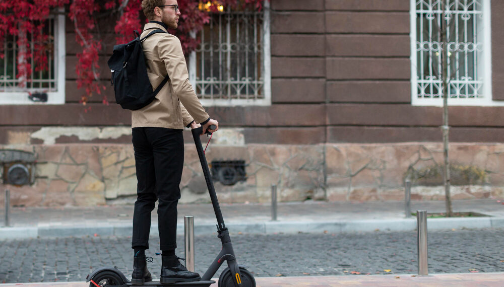 Οι Γάλλοι βάζουν τέλος στα ηλεκτρικά πατίνια στο Παρίσι