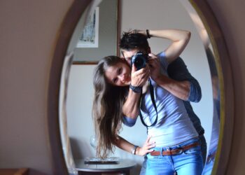 Νέοι, ωραίοι και παντρεμένοι. Ασφαλισμένοι;