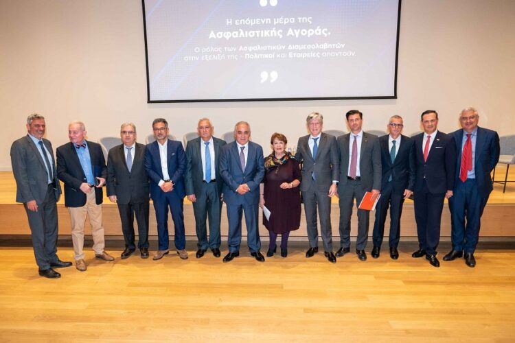 Πολιτικές “συμπτώσεις” και “παρεκκλίσεις” για την ιδιωτική ασφάλιση