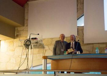 Τιμητική Διάκριση στον A. Saunders στο 12ο Συνέδριο της FEBS