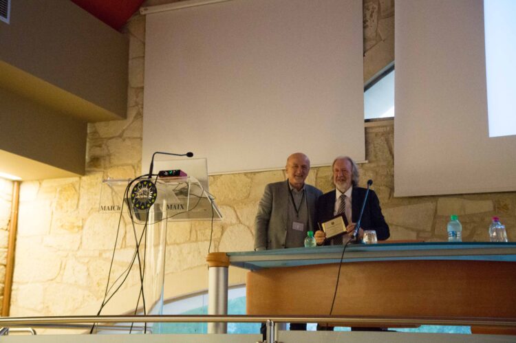 Τιμητική Διάκριση στον A. Saunders στο 12ο Συνέδριο της FEBS