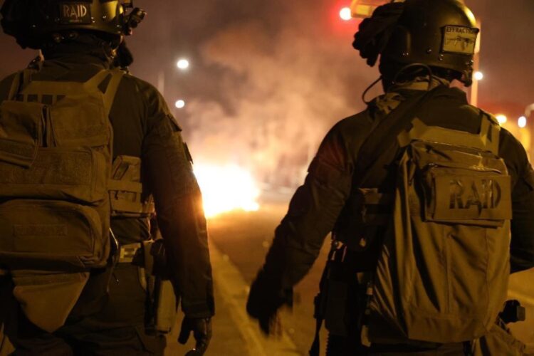 Ταραχές στη Γαλλία: 280 εκ. Αποζημιώσεις & μείωση απαλλαγών για επιχειρήσεις