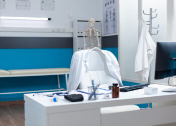 Αποχωρούν 2.000 εργαζόμενοι από τα νοσοκομεία