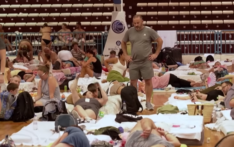 Ταξιδιωτική ασφάλιση: Τι καλύπτει για τις φωτιές στην Ελλάδα