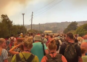 Φωτιές σε Ρόδο & Κέρκυρα: Οι ζημιές στον τουρισμό και η κάλυψή τους