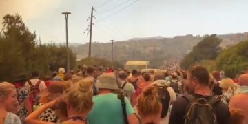 Φωτιές σε Ρόδο & Κέρκυρα: Οι ζημιές στον τουρισμό και η κάλυψή τους