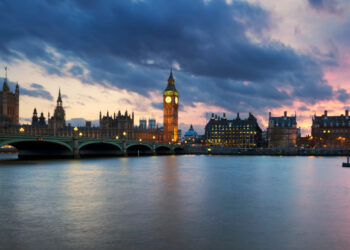 Bloomberg: Το Λονδίνο “πέφτει” από την κλιματική αλλαγή