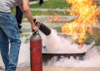 Τι πρέπει να ξέρετε για τον καπνό, τις μάσκες και τα μέτρα προστασίας