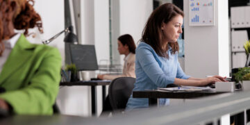 Παράλληλη απασχόληση: Θα προσμετρούνται στη σύνταξη τα ένσημα