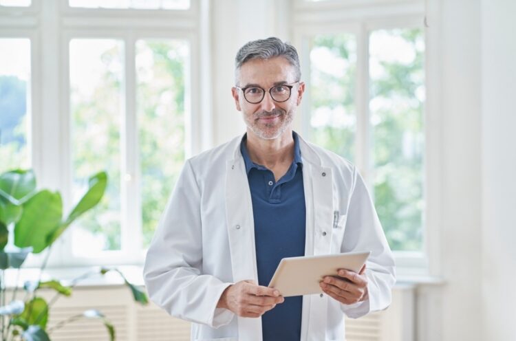 Αγροτικοί ιατροί: Γίνονται προσωπικοί με απολαβές €46.000