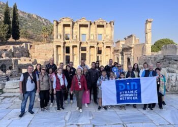 DIN AGENTS: Ταξίδεψε τους συνεργάτες της σε 5 προορισμούς στο Αιγαίο