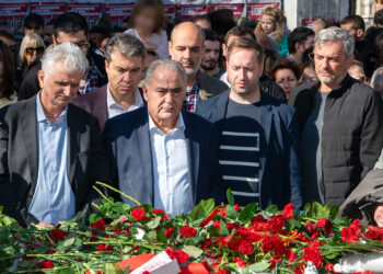 Ε.Ε.Α.: Κατάθεση στεφάνου στο Πολυτεχνείο