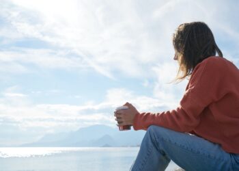 Η αλλαγή της ώρας και οι αντιφατικές καιρικές συνθήκες απορρυθμίζουν το βιολογικό ρολόι