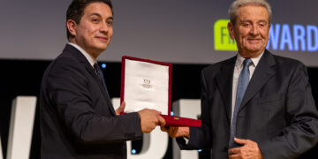 Τιμητική βράβευση του Μελά Γιαννιώτη στα Insurance Awards Φίλιππος Μωράκης (video)