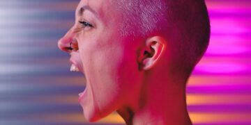 Πώς τα social media τρέφουν την βία