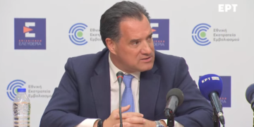 Διαγράφονται τα πρόστιμα για τους ηλικιωμένους που δεν είχαν κάνει εμβόλιο covid