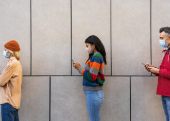 Ο κορωνοϊός δεν φεύγει ….