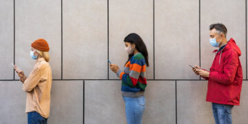 Ο κορωνοϊός δεν φεύγει ….