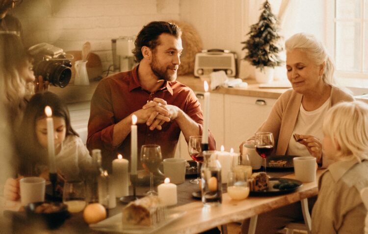 Πώς αντιμετωπίζουμε την βουλιμία των γιορτών που μας φόρτωσε με περιττά κιλά