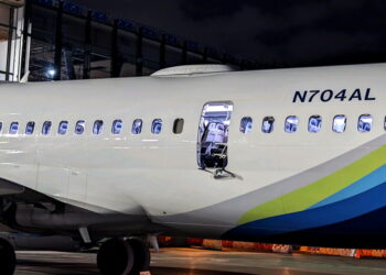 “Ελαττώματα” στη σύνδεση του τμήματος του Boeing 737 που αποκολλήθηκε