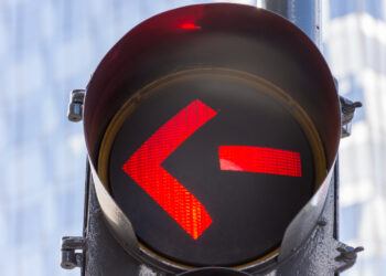 Κάθειρξη έως 10 ετών για τους οδηγούς που περνούν με κόκκινο και υπερβαίνουν τα όρια ταχύτητας